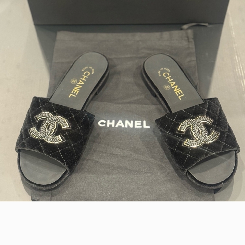 CHANEL Black Quilted Slide Sandals NOVELTY 39